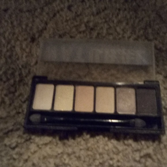 Eyeshadow - Picture 2 of 2